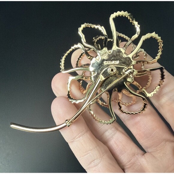 VINTAGE SARAH COVENTRY Flower Brooch Iridescent Aurora Rhinestone Gold Tone Pin - Picture 7 of 12